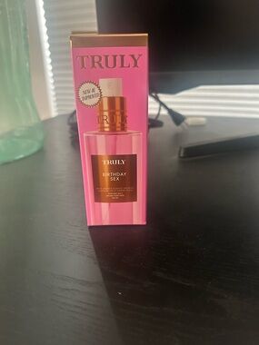 TRULY Pink & Gold Birthday Sex Fragrance